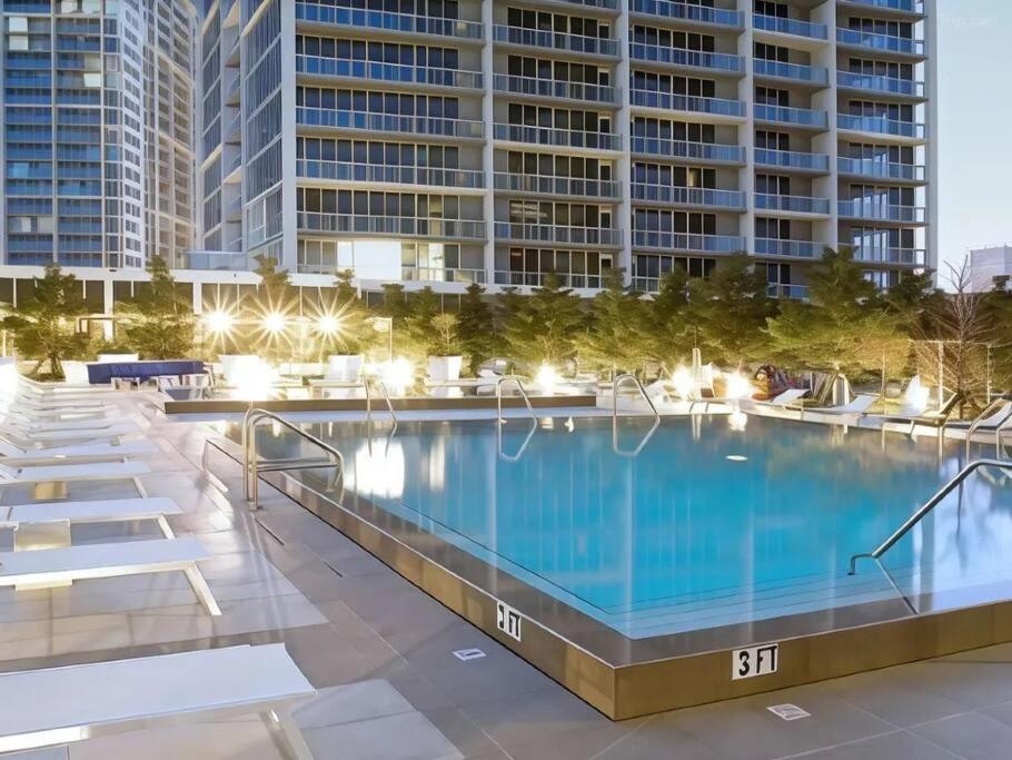 W Hotel Luxury High Rise Miami Exterior photo