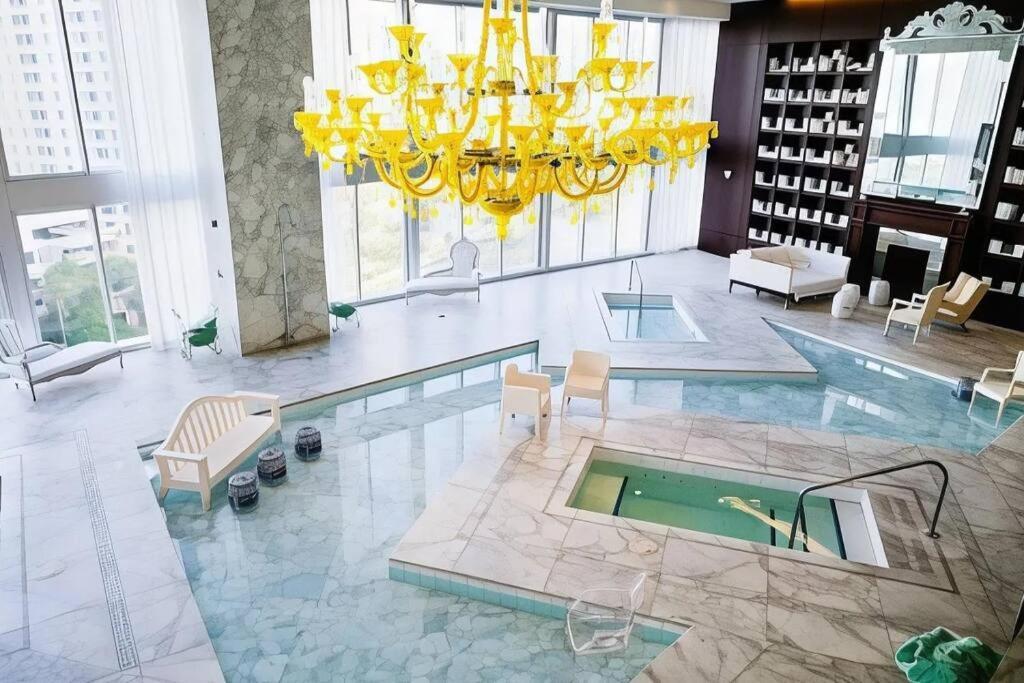 W Hotel Luxury High Rise Miami Exterior photo